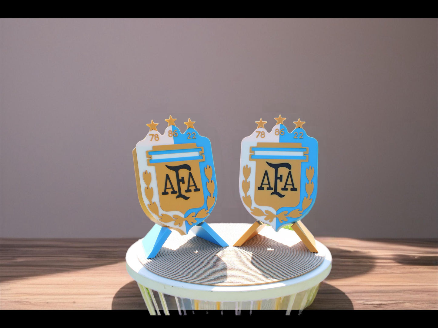 Escudo de la Selección Argentina de Fútbol impreso en 3D. Recordá las 3 epopeyas del fútbol Argentino con estilo y clase.