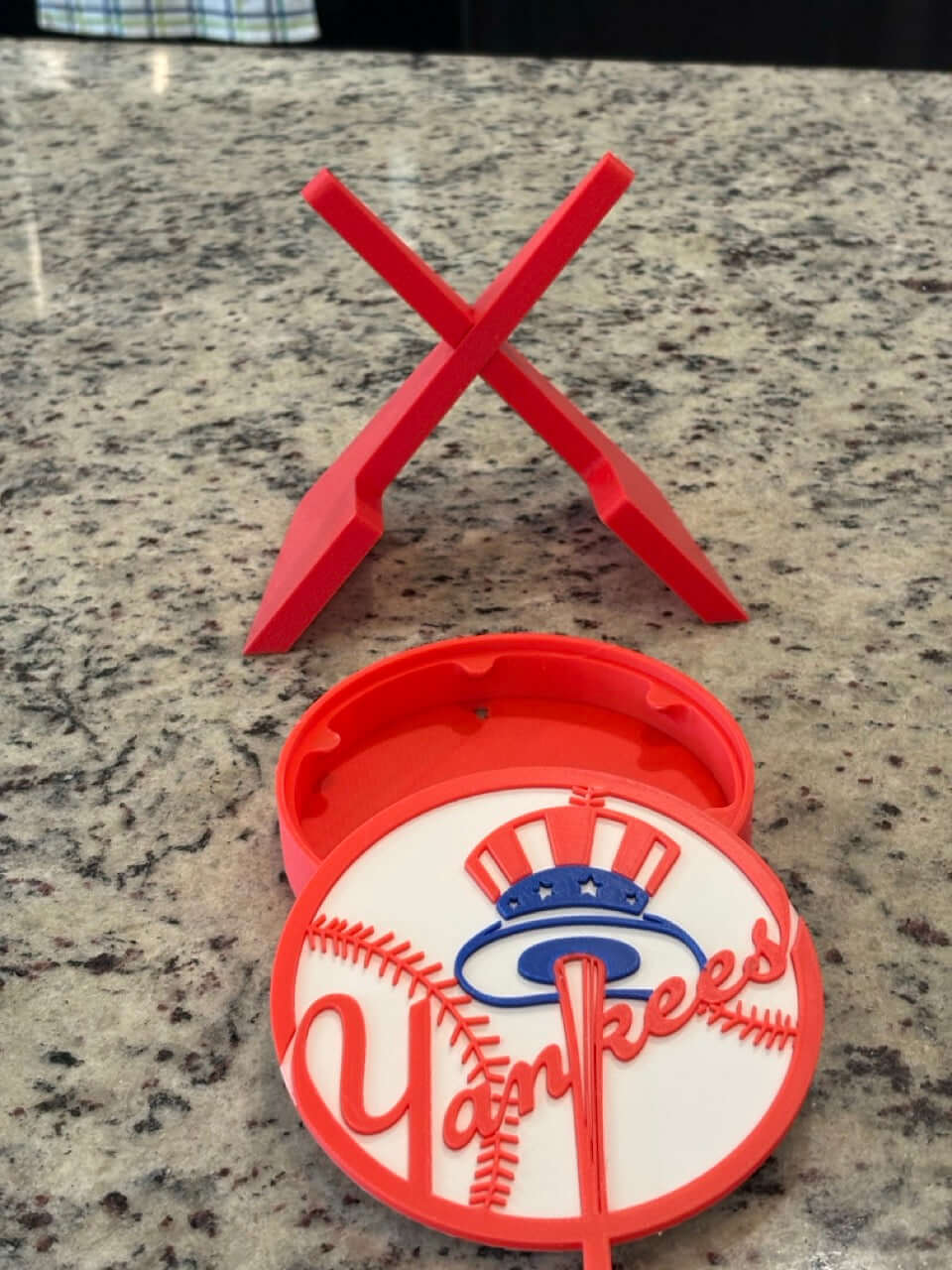 Customized New York Yankees 3D printed plaque with vibrant colors and no assembly required, perfect for baseball fans.