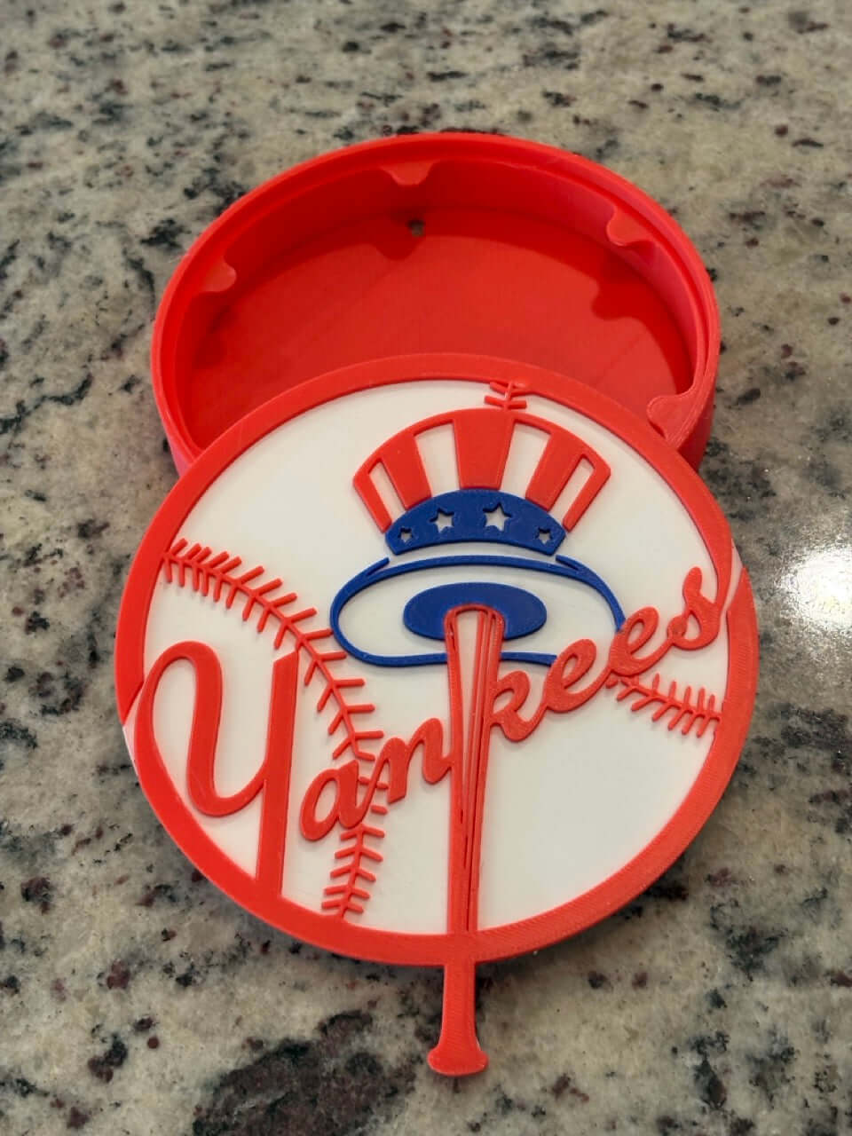 Customized New York Yankees 3D printed plaque with vibrant colors and baseball design, perfect sports decor gift.