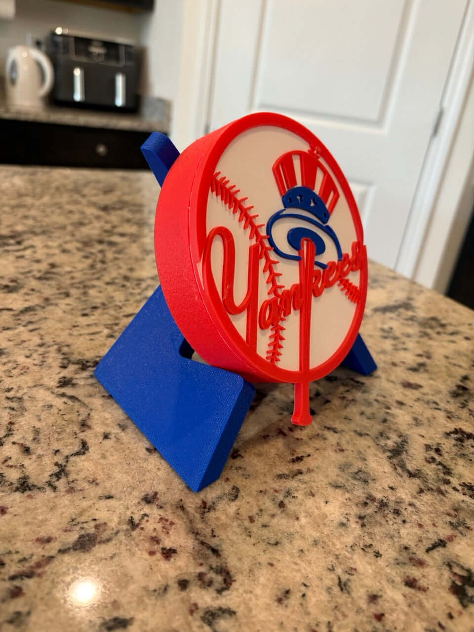 Customized New York Yankees 3D printed plaque featuring vibrant colors and high-quality material on display.