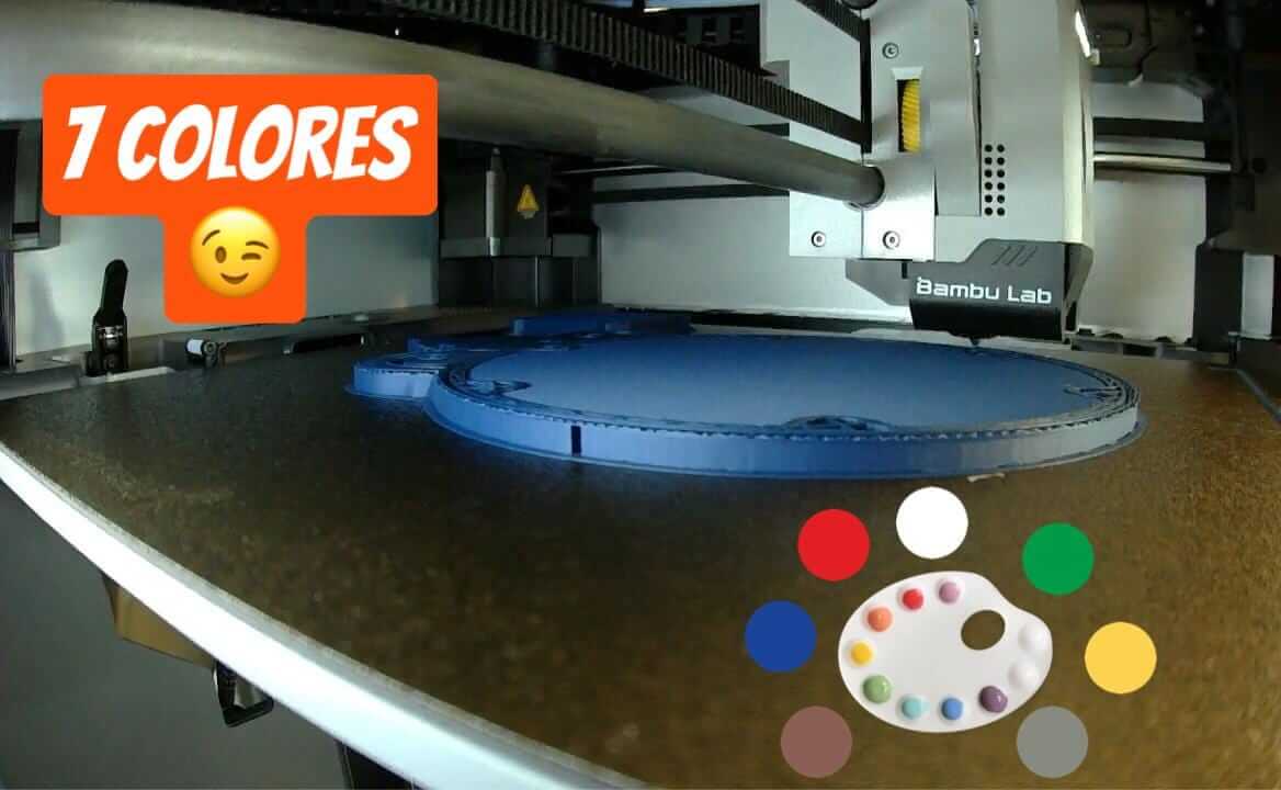 Impresora 3D Bambu Lab creando una pieza multicolor con 7 colores vibrantes en proceso de impresión.