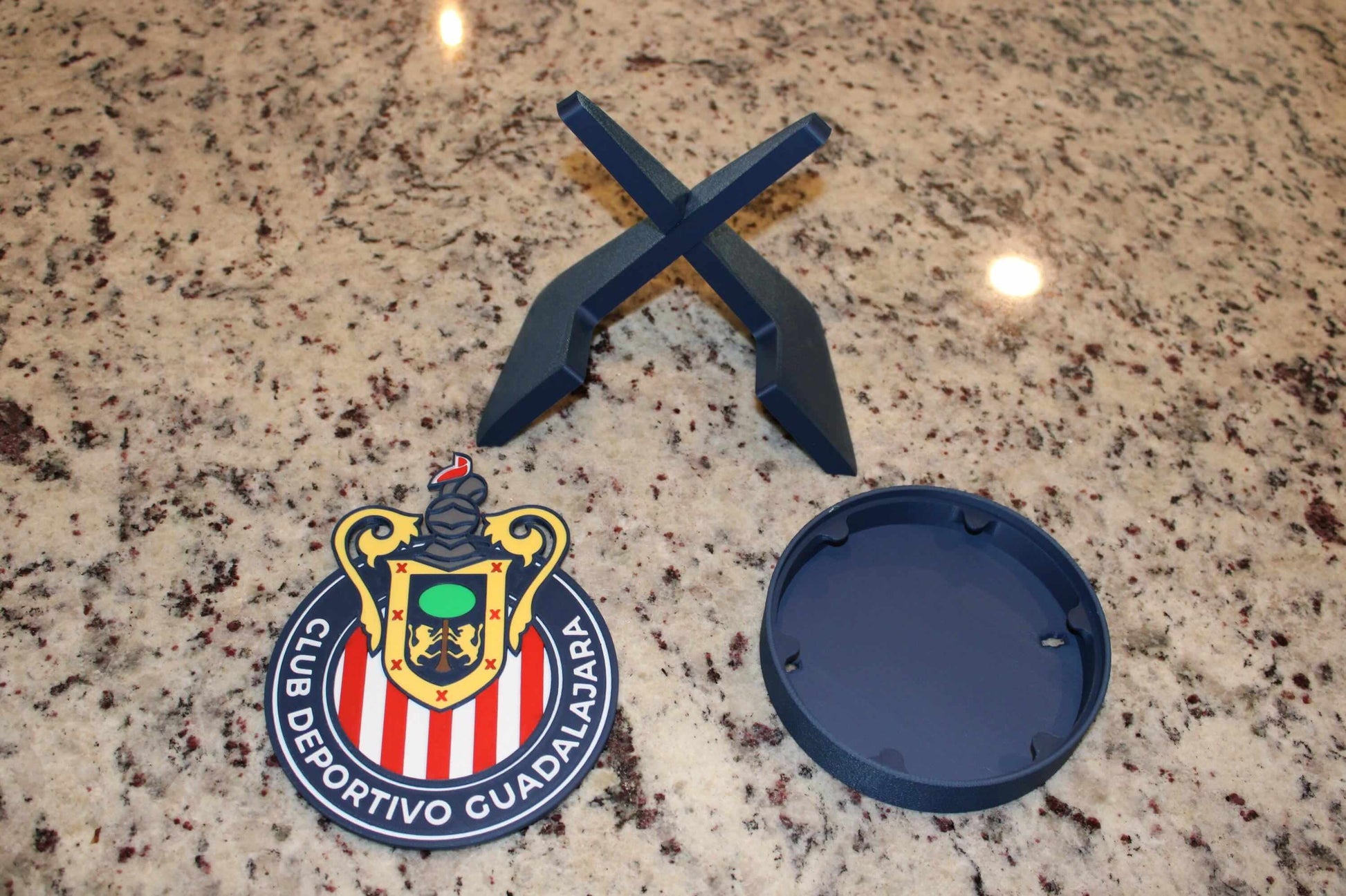 Club de Fútbol Guadalajara 3D plaque components, including base and stand for displaying with vibrant colors. Perfect for Rojiblancos.