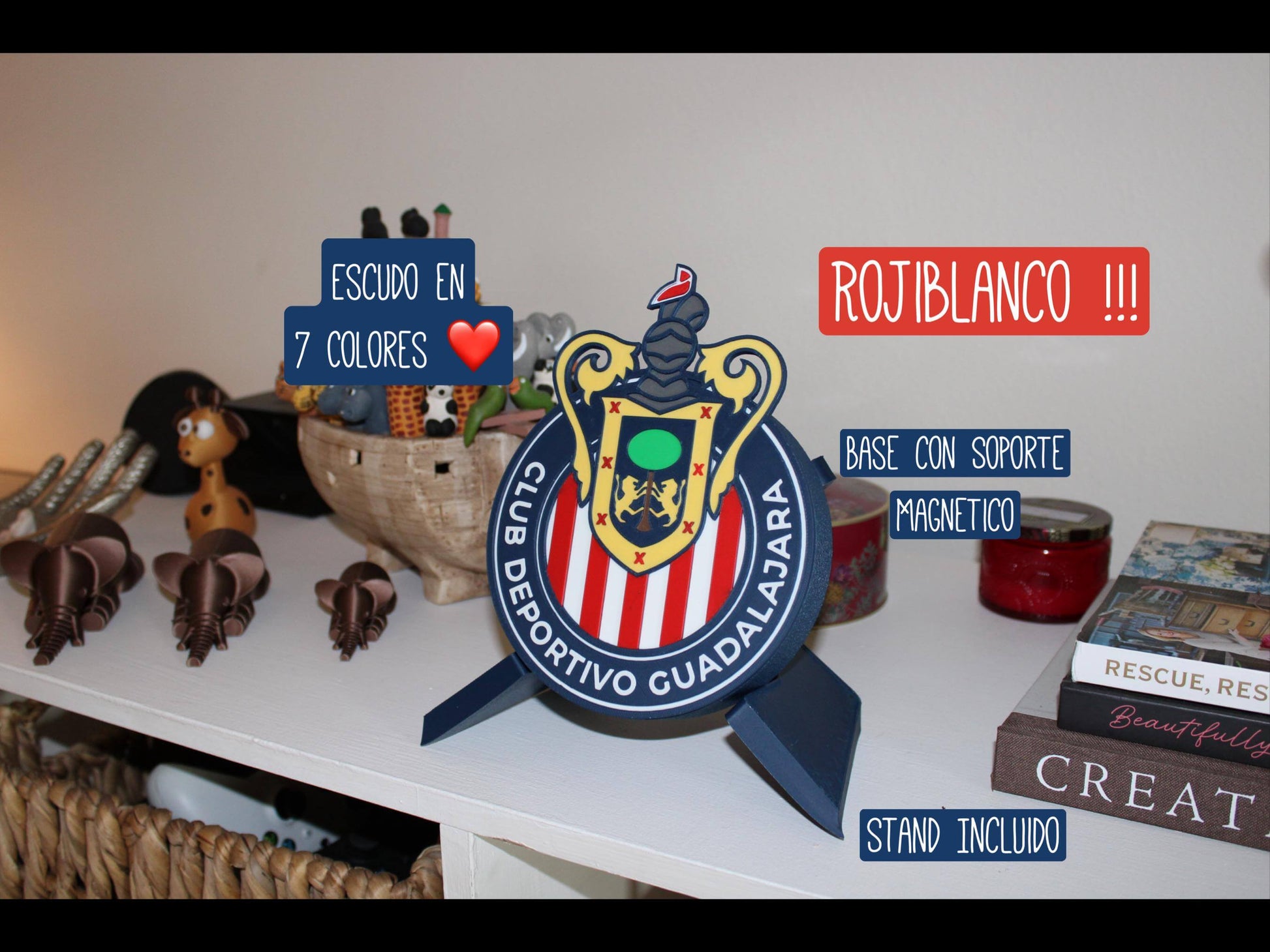 Placa 3D del Club Deportivo Guadalajara con soporte magnético, en 7 colores vibrantes, ideal para regalo de fanáticos del fútbol.