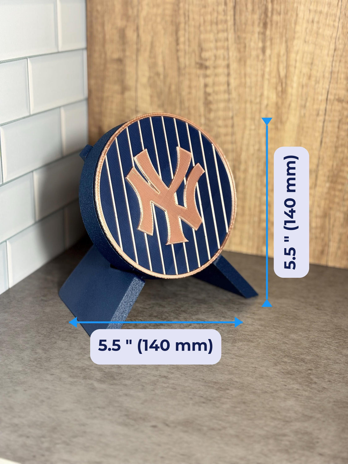 Yankees 3D Printed Rose Go 3D printed display size chart, 5.5 inch 140 mm diameter round medallion with stand