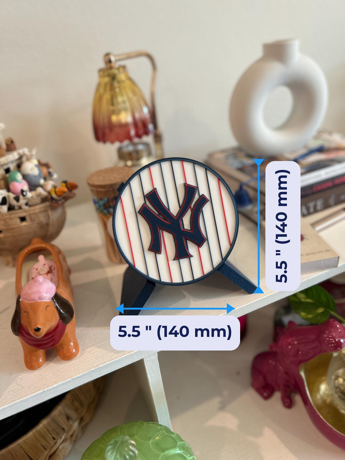 Yankees Pinstripe Modern 3 3D printed display size chart, 5.5 inch 140 mm diameter round medallion with stand