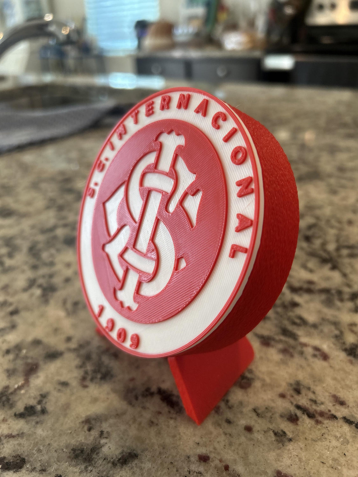SC Internacional 3D printed round display medallion with stand and hidden stash box, presente torcedor Colorado, Brazilian soccer fan gift made in USA