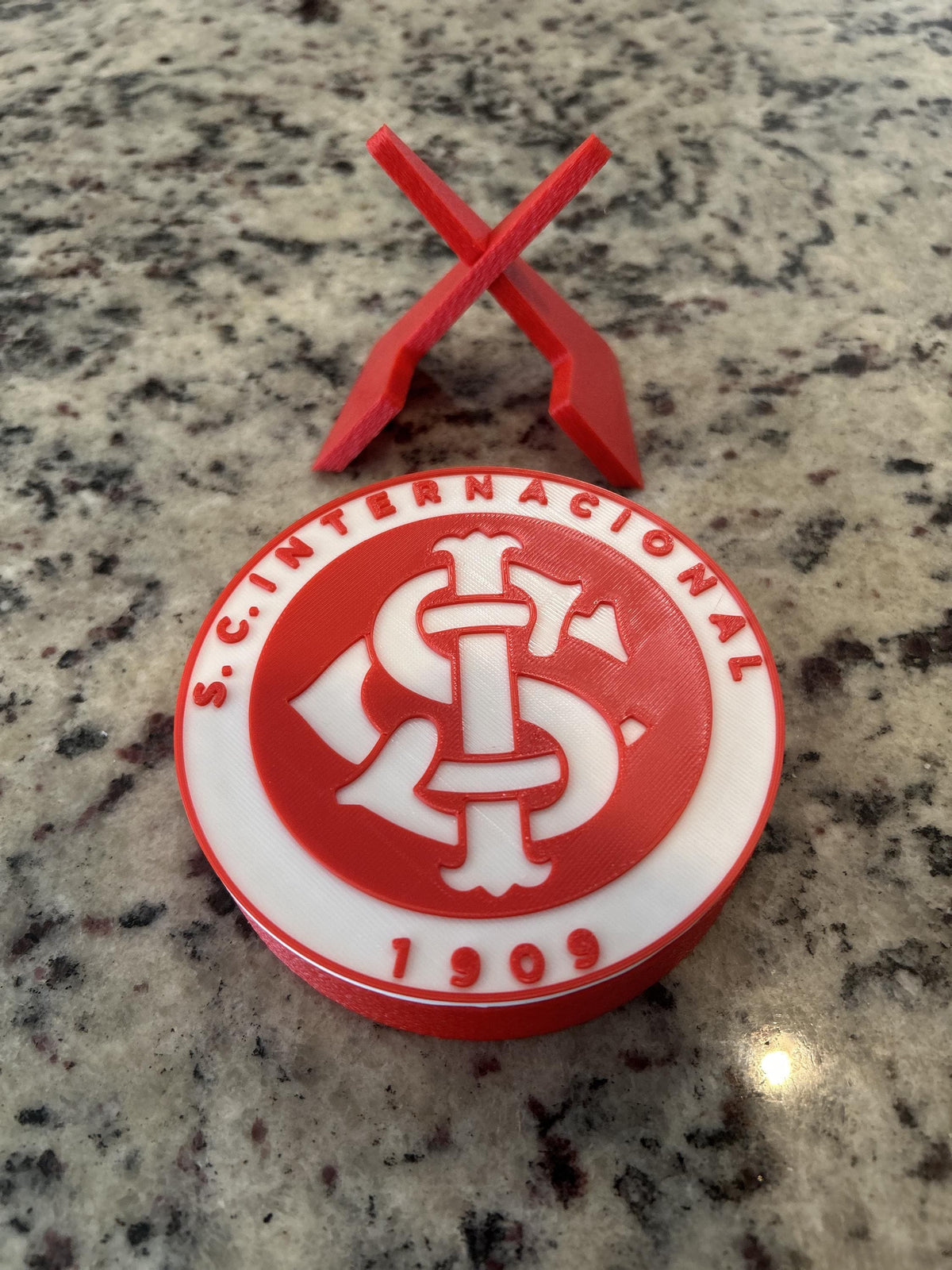 SC Internacional 3D printed round display medallion with stand and hidden stash box, presente torcedor Colorado, Brazilian soccer fan gift made in USA