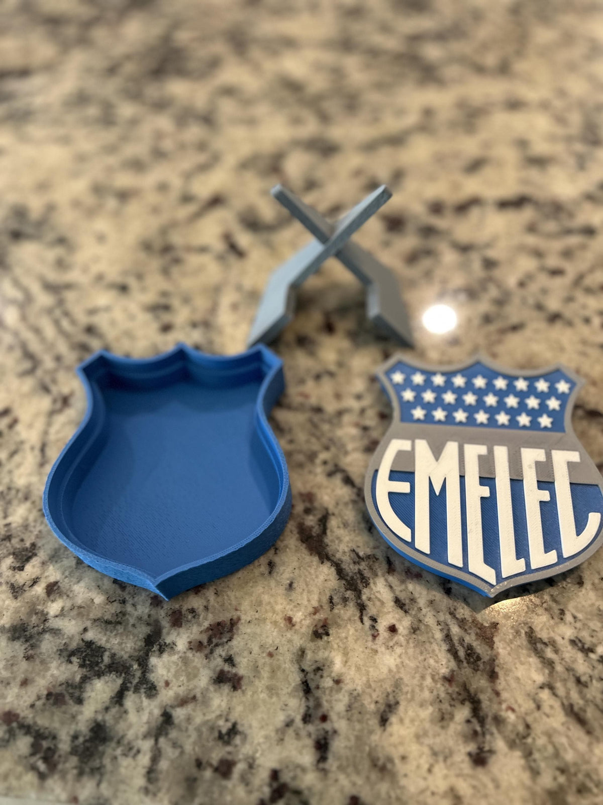 CS Emelec 3D printed escudo shield display with stand and hidden stash box, regalo hincha Bombillo Azul, Ecuadorian soccer fan gift made in USA
