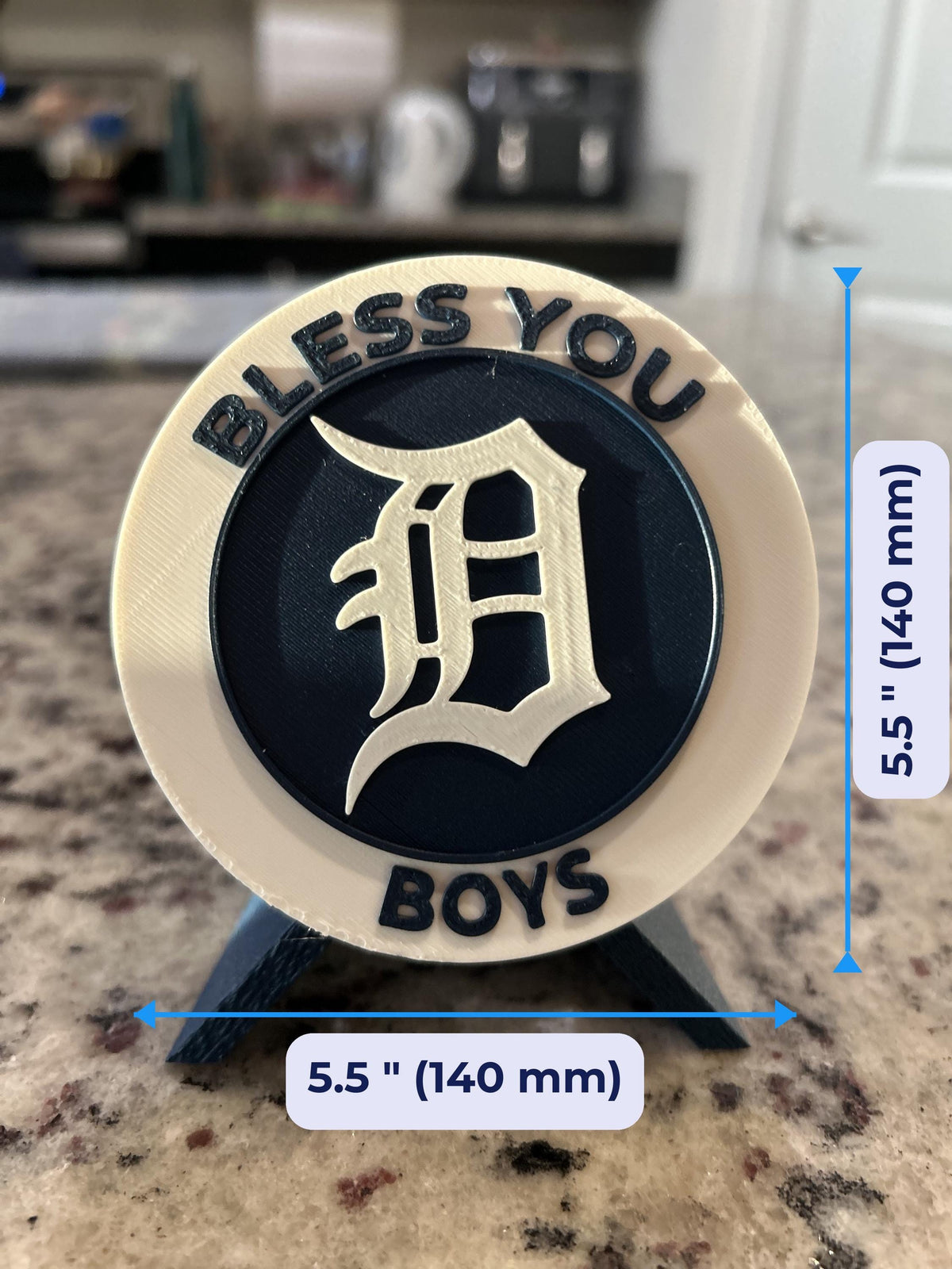 Size guide: tigers round medallion is 5.5 inches (140 mm) across and about 1 inch (25 mm) deep on the display stand