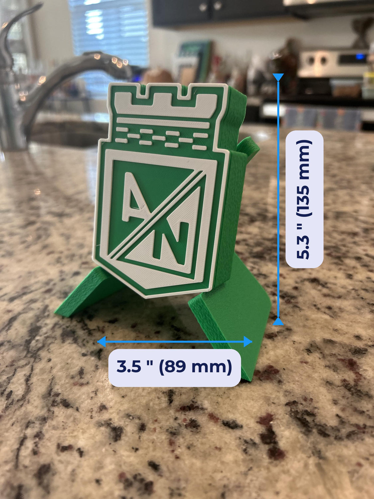 Atletico Nacional 3D escudo display size chart, 5.3 inch tall by 3.5 inch wide, 135mm x 89mm