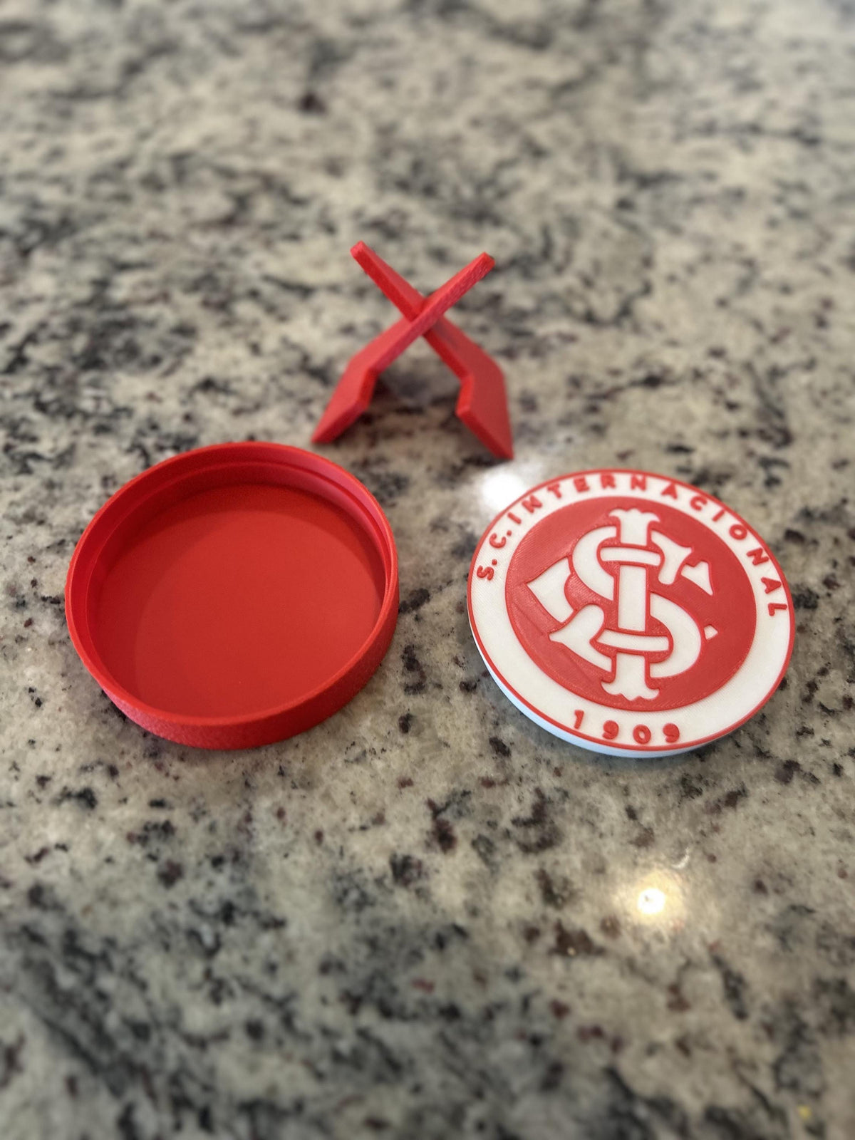 SC Internacional 3D printed round display medallion with stand and hidden stash box, presente torcedor Colorado, Brazilian soccer fan gift made in USA