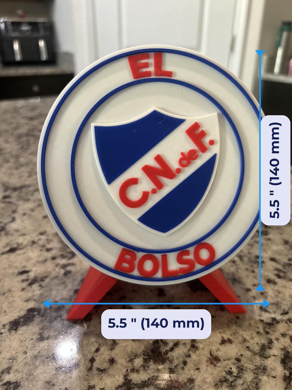 Size guide: Nacional de Uruguay Personalized Desk Display with Stand 5.5 inches (140 mm) across on the stand