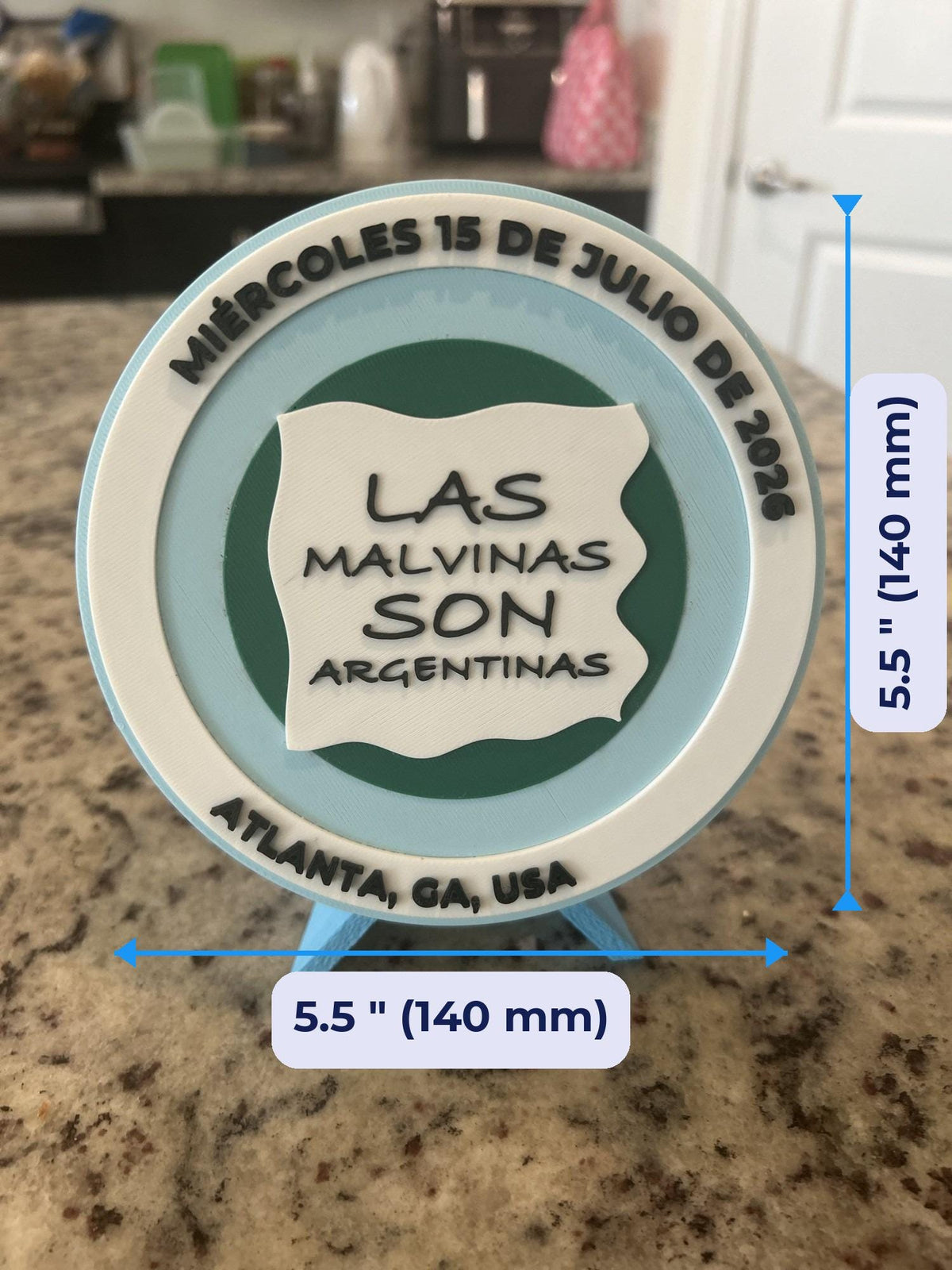 Size guide: Las Malvinas Son Argentinas 3D medallion 5.5 inches (140 mm) across on the stand