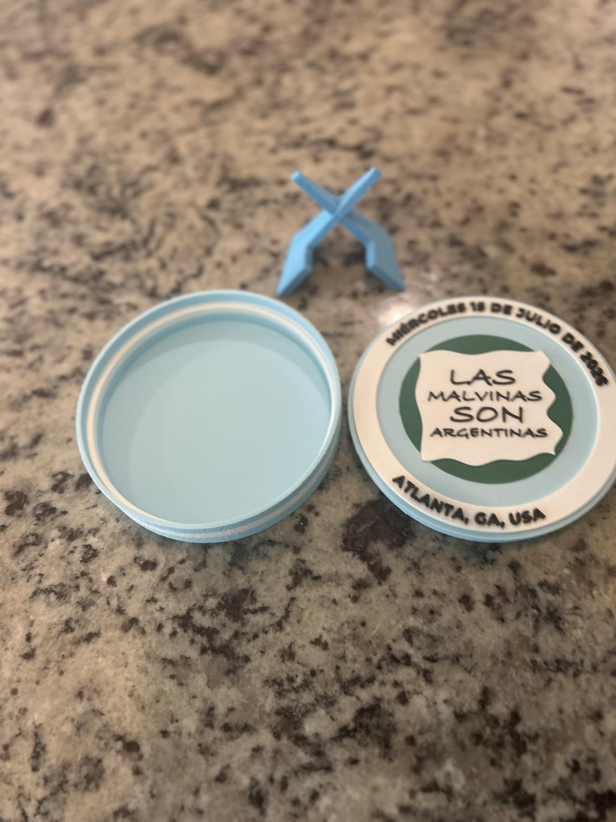 Las Malvinas Son Argentinas 3D printed commemorative display medallion with stand and stash box, Argentina flag banner, made in USA