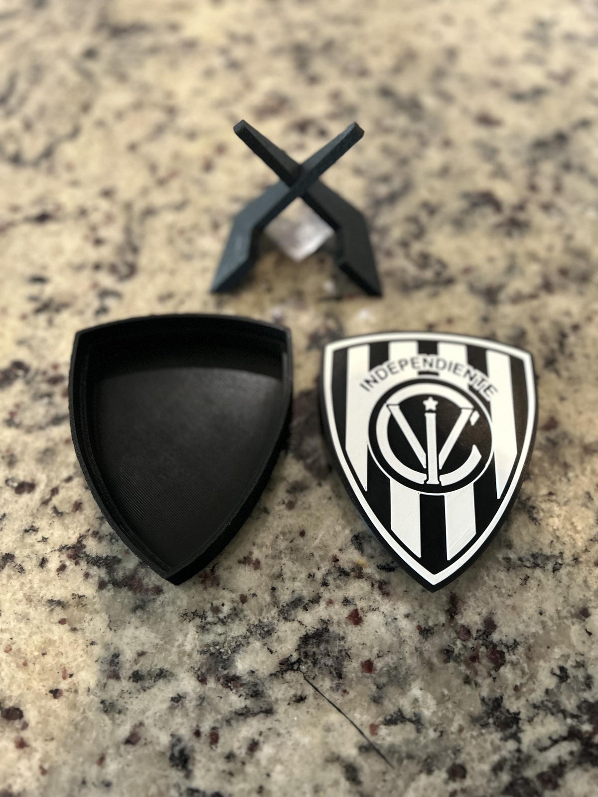 Independiente del Valle 3D printed escudo shield display with stand and hidden stash box, regalo hincha rayado negriazul, Ecuadorian soccer fan gift made in USA