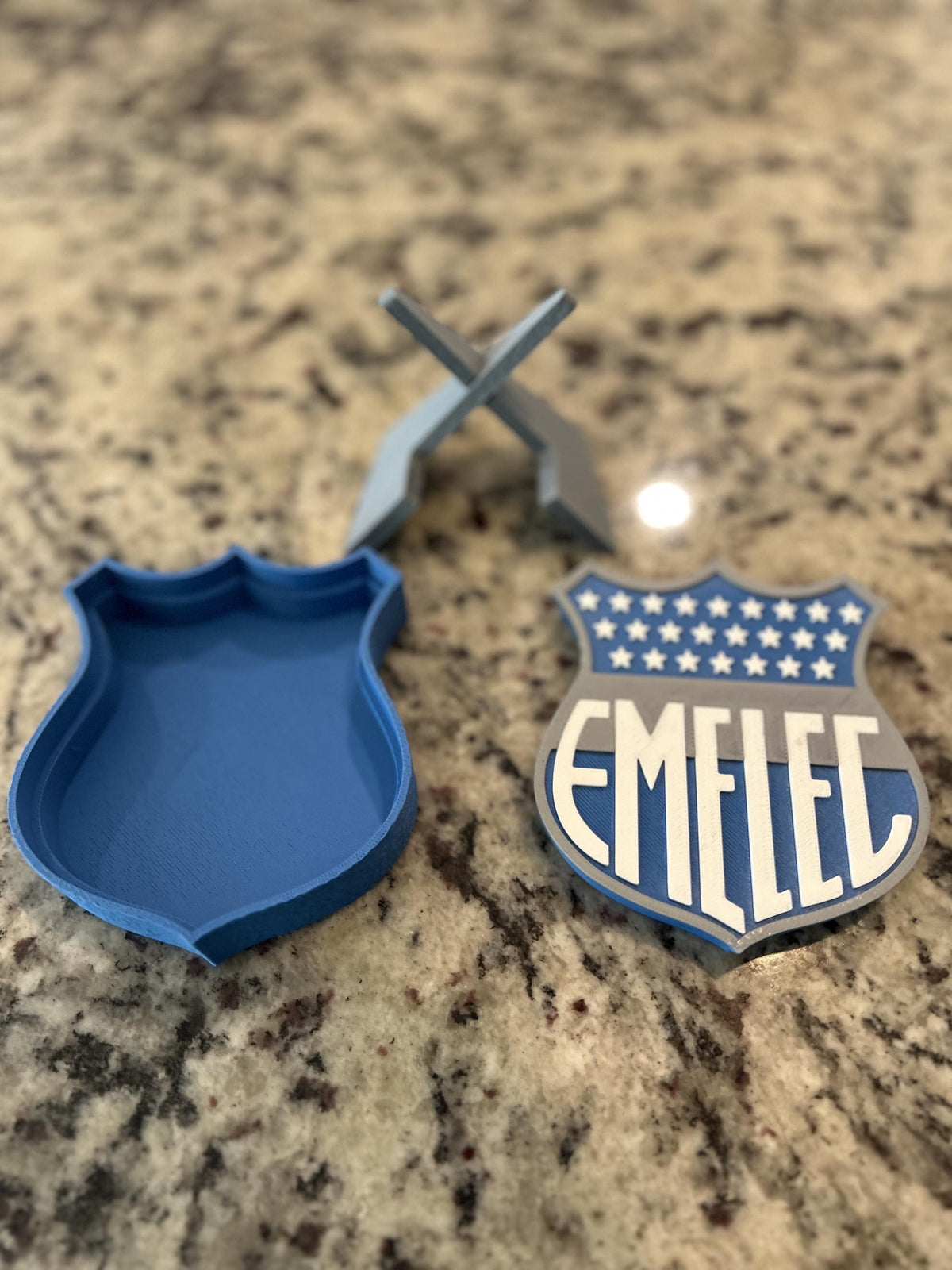 CS Emelec 3D printed escudo shield display with stand and hidden stash box, regalo hincha Bombillo Azul, Ecuadorian soccer fan gift made in USA