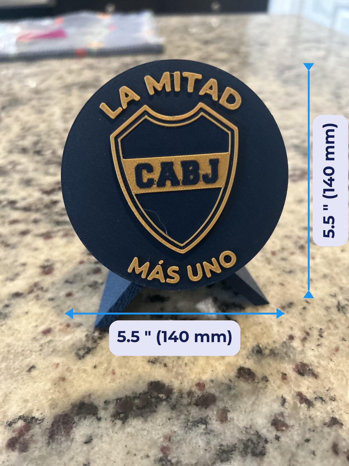 Size guide: Boca Juniors round medallion is 5.5 inches (140 mm) across and about 1 inch (25 mm) deep on the display stand