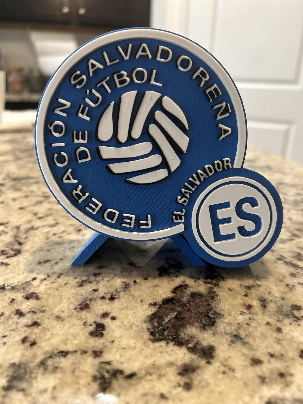 El Salvador La Selecta 3D printed round crest display with stand and hidden stash boxSalvadoran national team soccer fan gift, made in USA