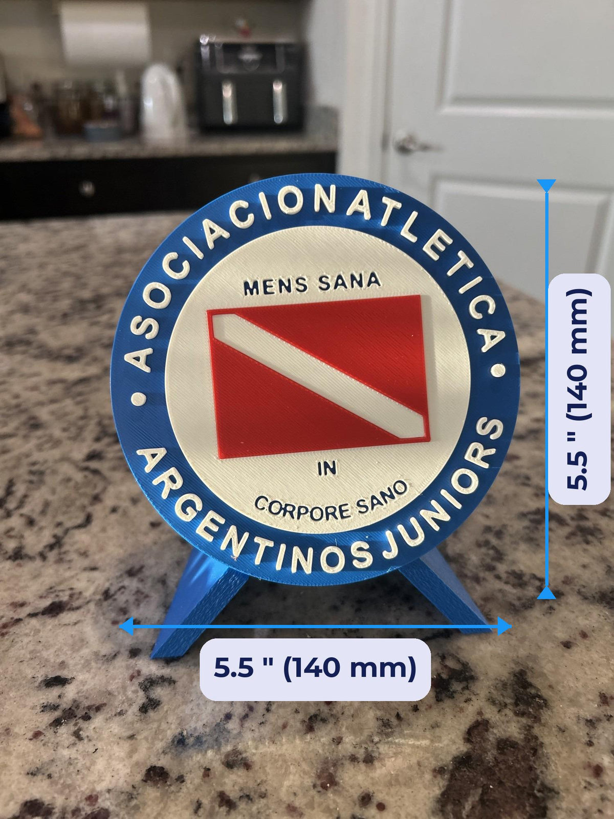 Size guide: Argentinos Juniors Personalized Desk Display with Stand 5.5 inches (140 mm) across on the stand