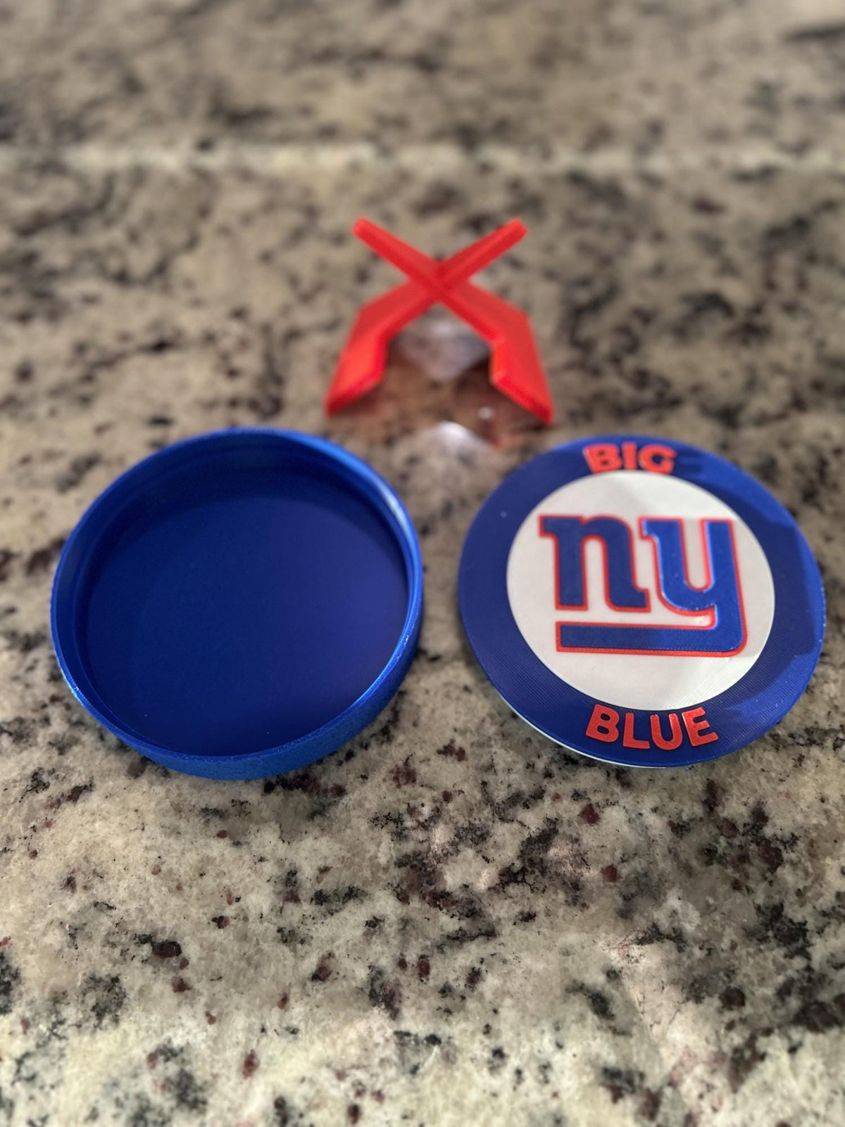 New York Giants 3D printed round display medallion with stand and hidden stash boxBig Blue NFL football fan gift, made in USA