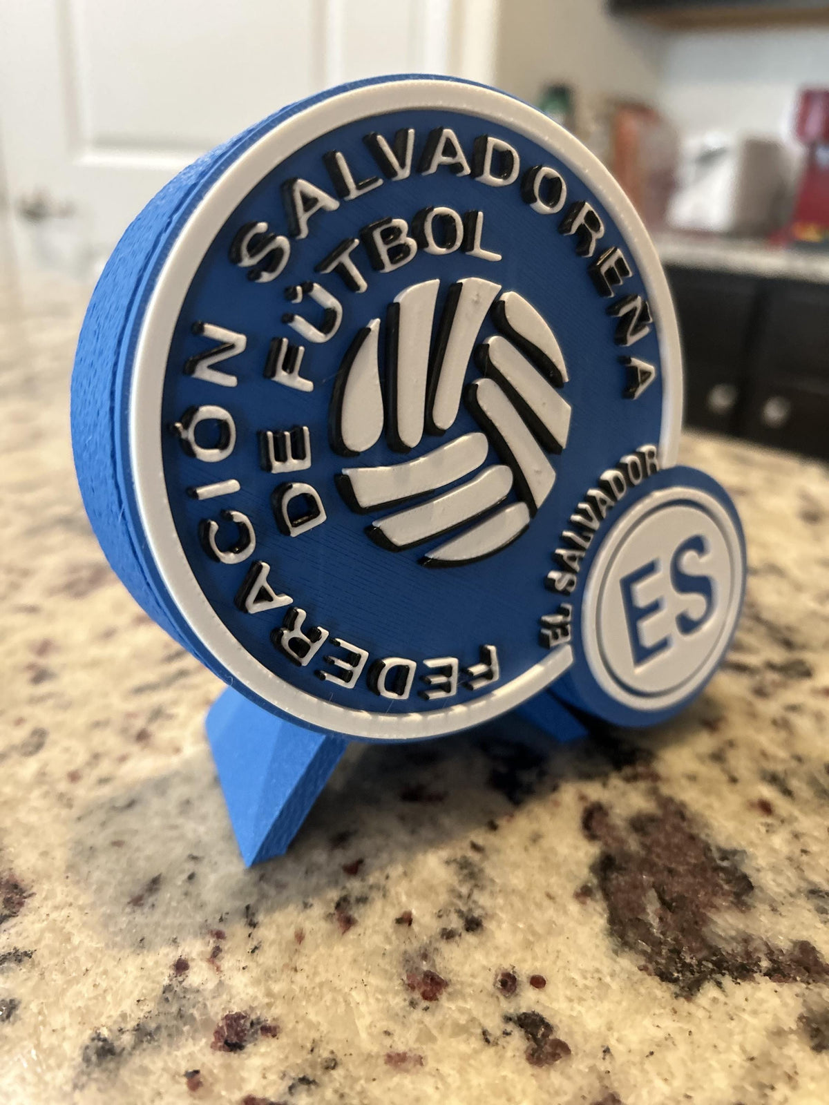 El Salvador La Selecta 3D printed round crest display with stand and hidden stash boxSalvadoran national team soccer fan gift, made in USA