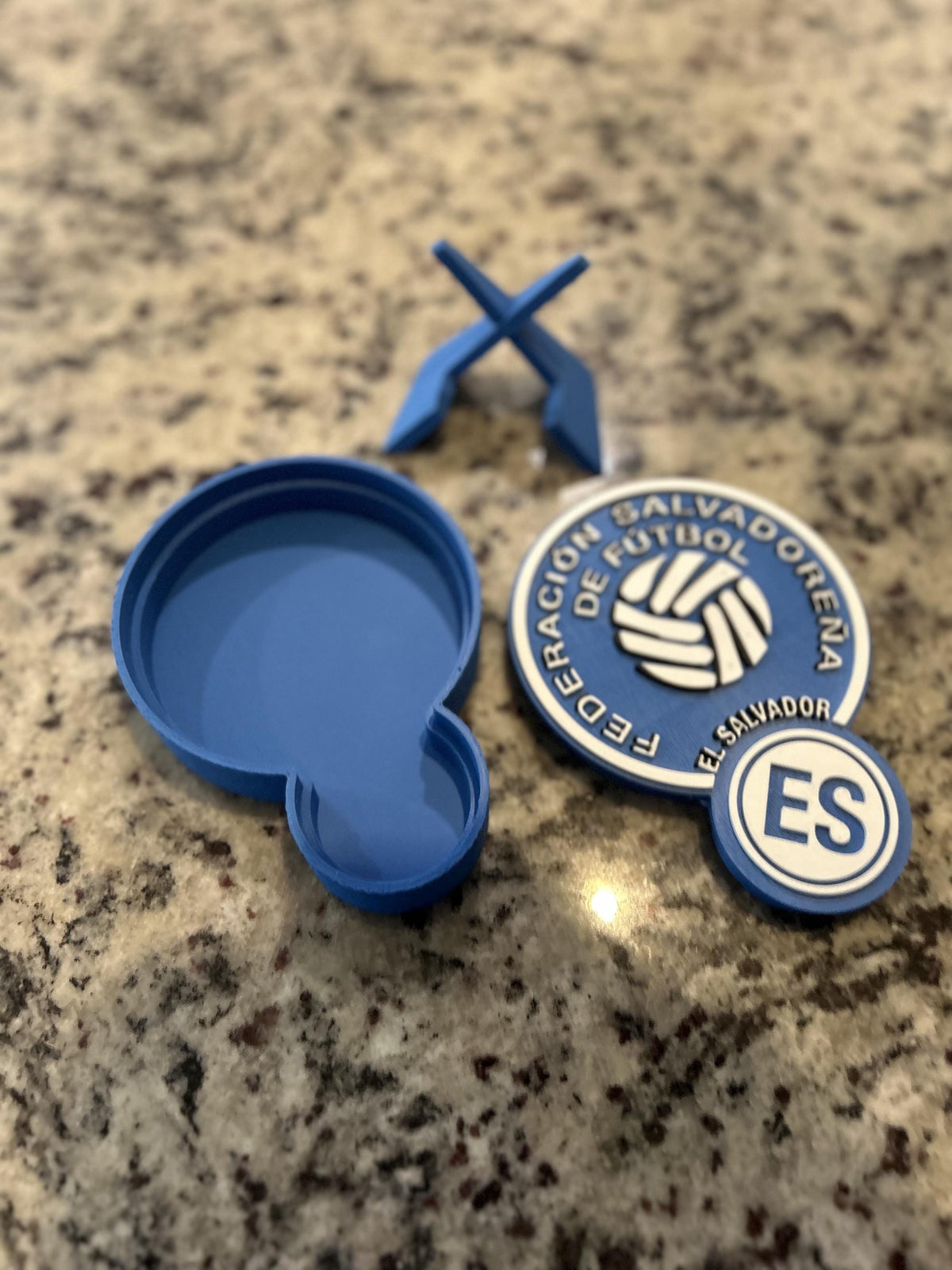 El Salvador La Selecta 3D printed round crest display with stand and hidden stash boxSalvadoran national team soccer fan gift, made in USA