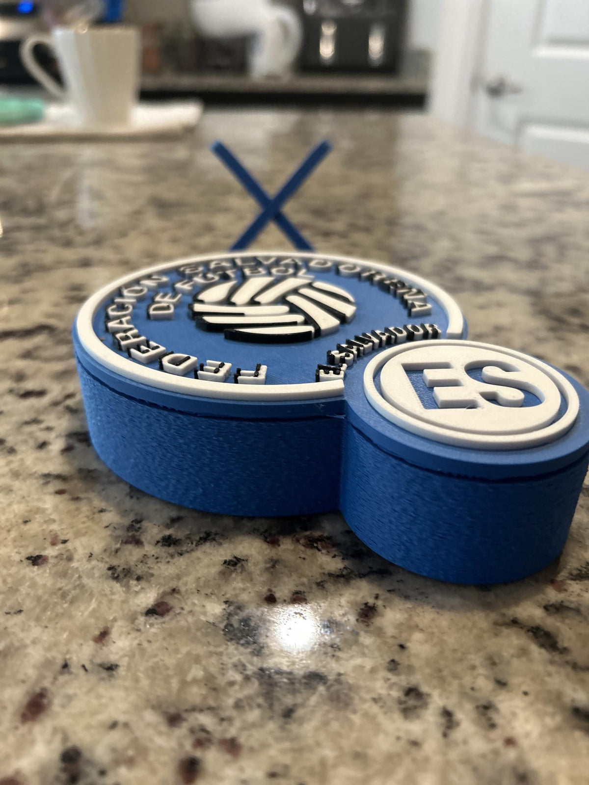 El Salvador La Selecta 3D printed round crest display with stand and hidden stash boxSalvadoran national team soccer fan gift, made in USA
